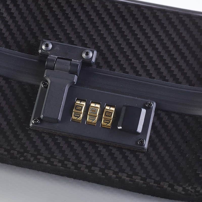 Castellani carbon fiber shotgun case with 2 safety locks.
